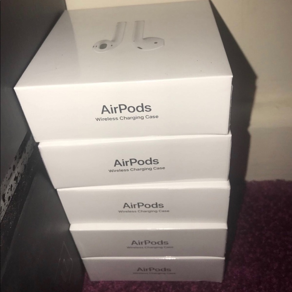 AirPods 2nd generation (unavailable) - Picture 3 of 5